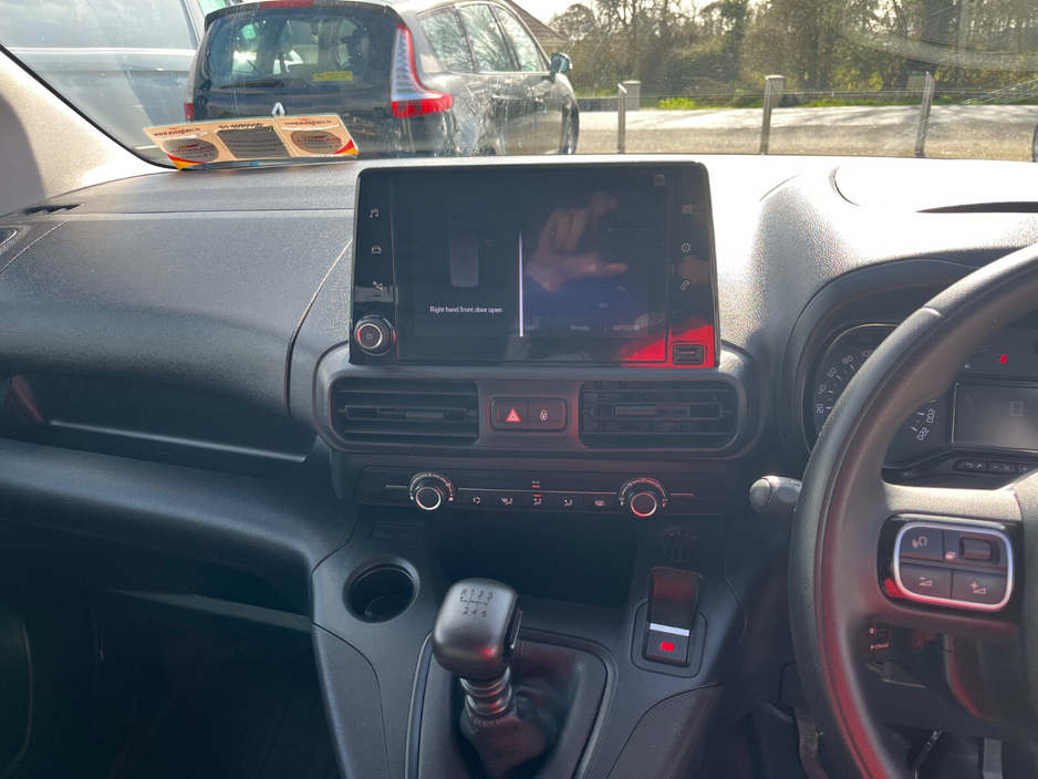 2023 Toyota Proace - image 10