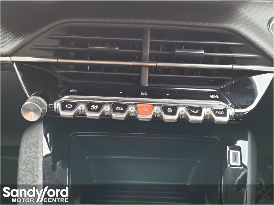 2025 Peugeot 208 - image 25