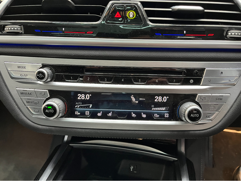 2018 BMW 7 Series - image 19