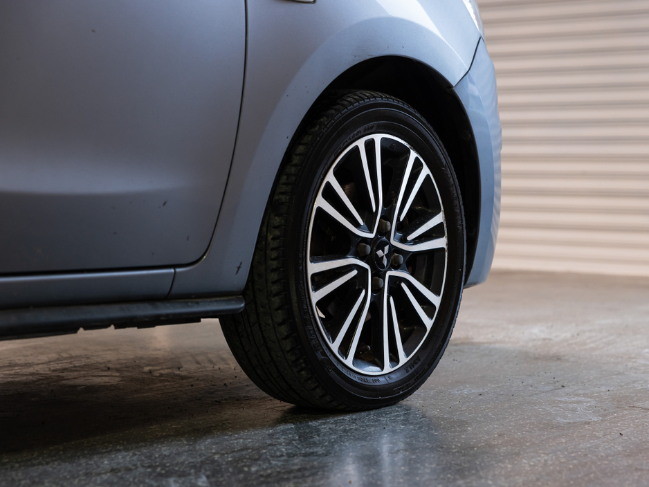 2018 Mitsubishi Space Star - image 11