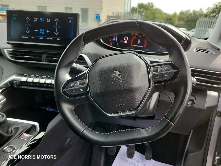 2021 Peugeot 5008 - image 20