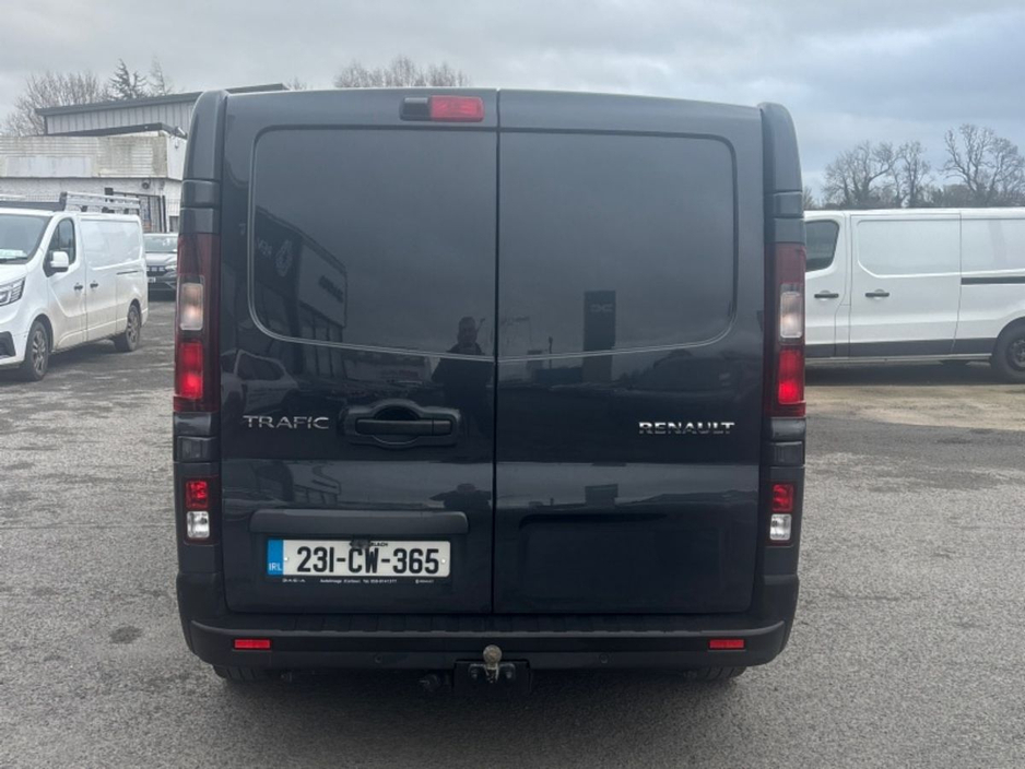 2023 Renault Trafic - image 6