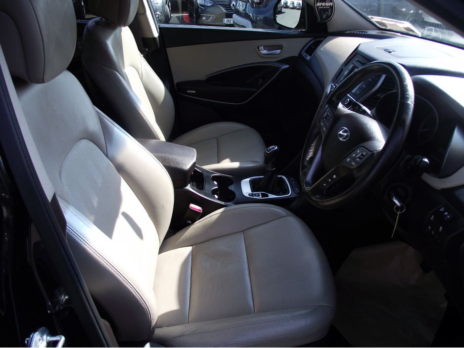 2017 Hyundai Santa Fe - image 11