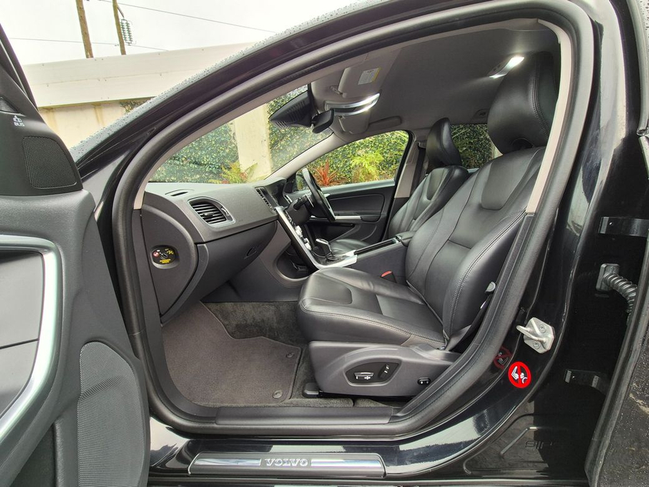 2015 Volvo V60 1.6 PETROL AUTO / LUX SPEC / LOW MILEAGE / TAX €400 (152 REG ) €12,950