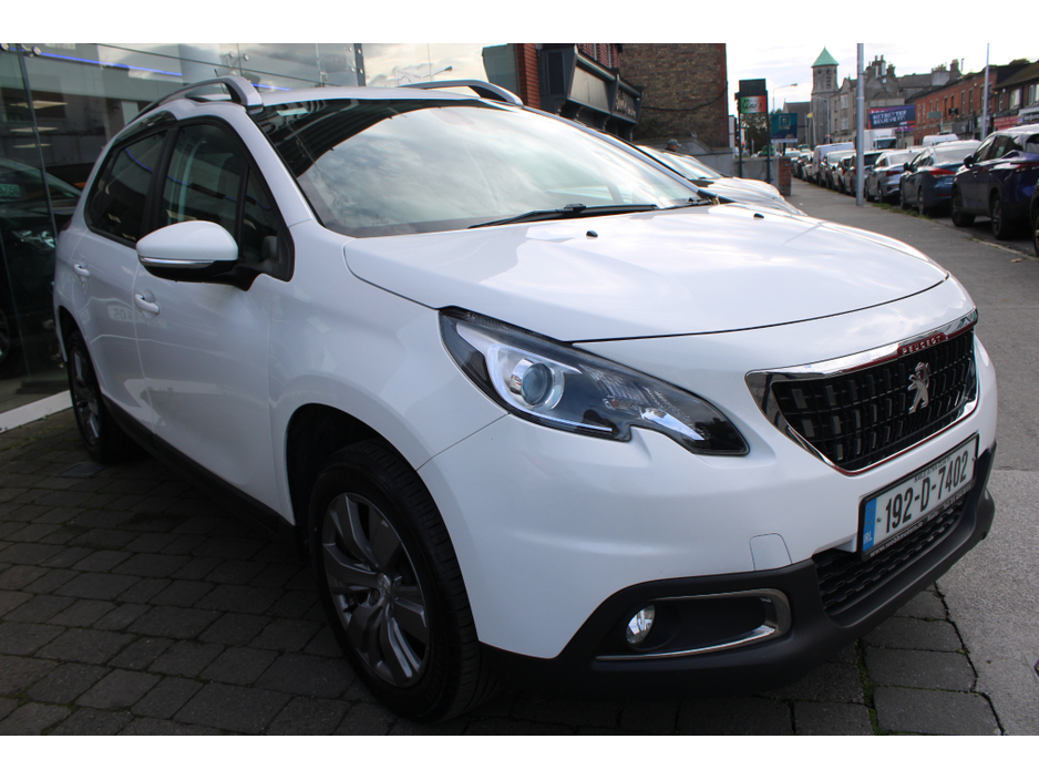 2019 Peugeot 2008 - image 2
