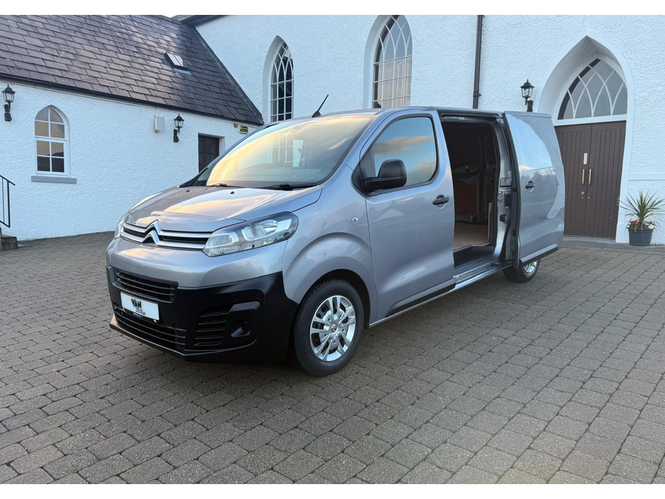 2021 Citroen Dispatch - image 9