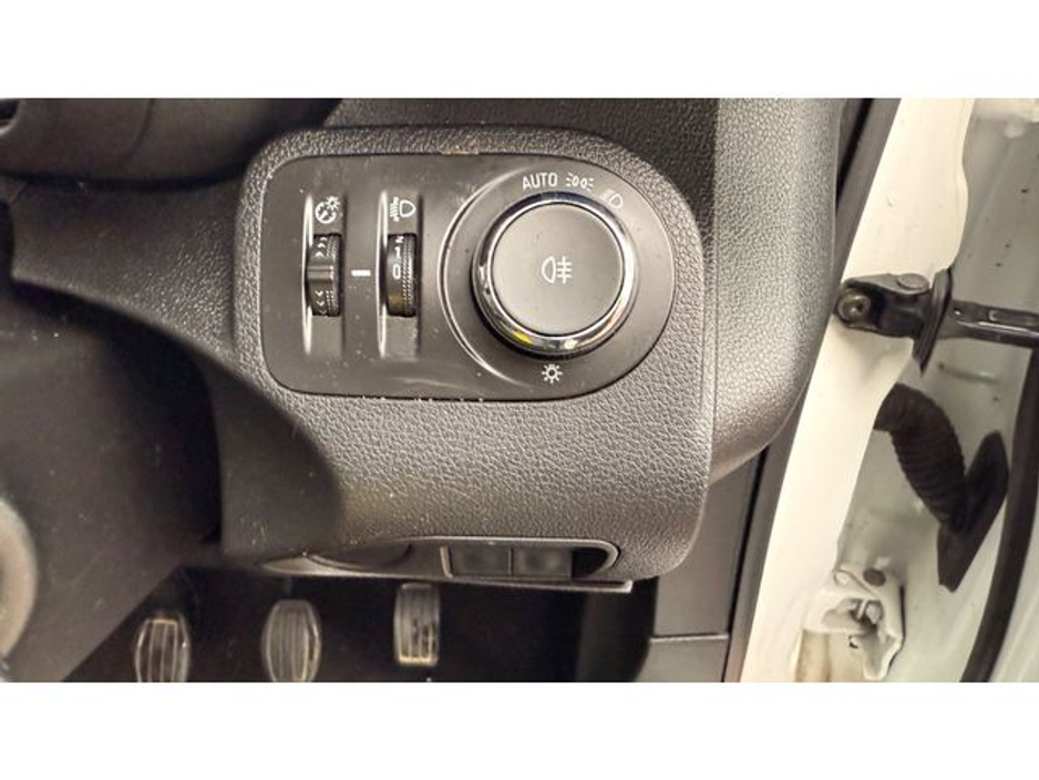 2022 Opel Combo - image 7