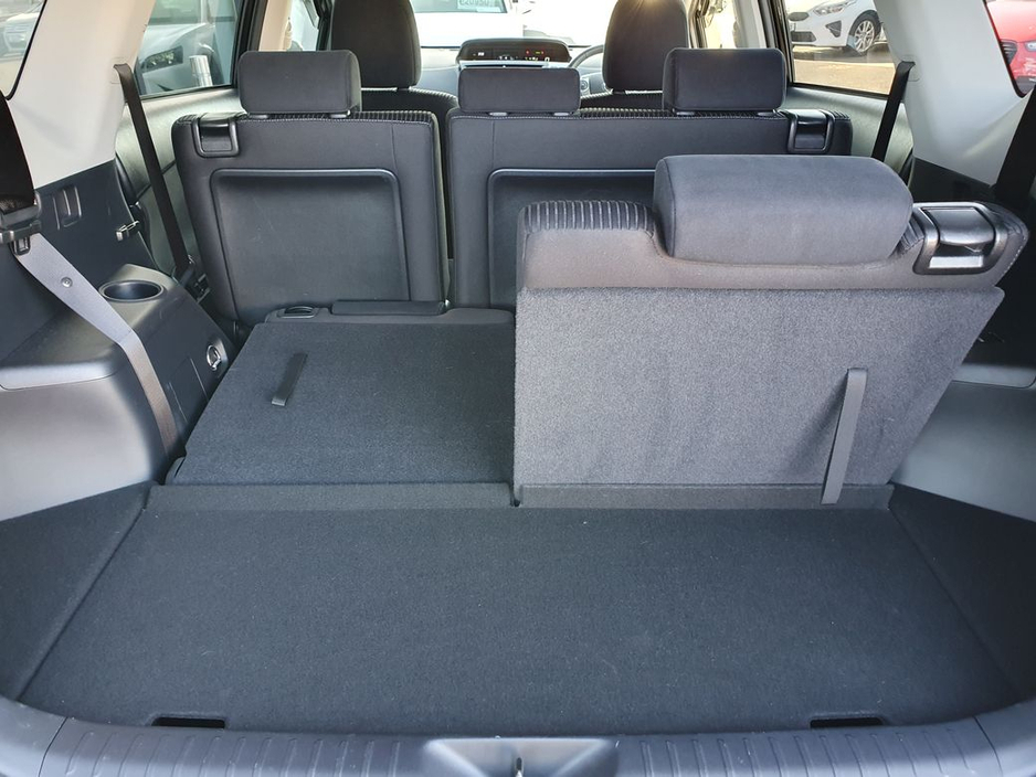 2018 Toyota Prius+ - image 24