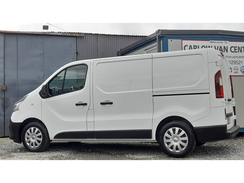 2021 Renault Trafic - image 3