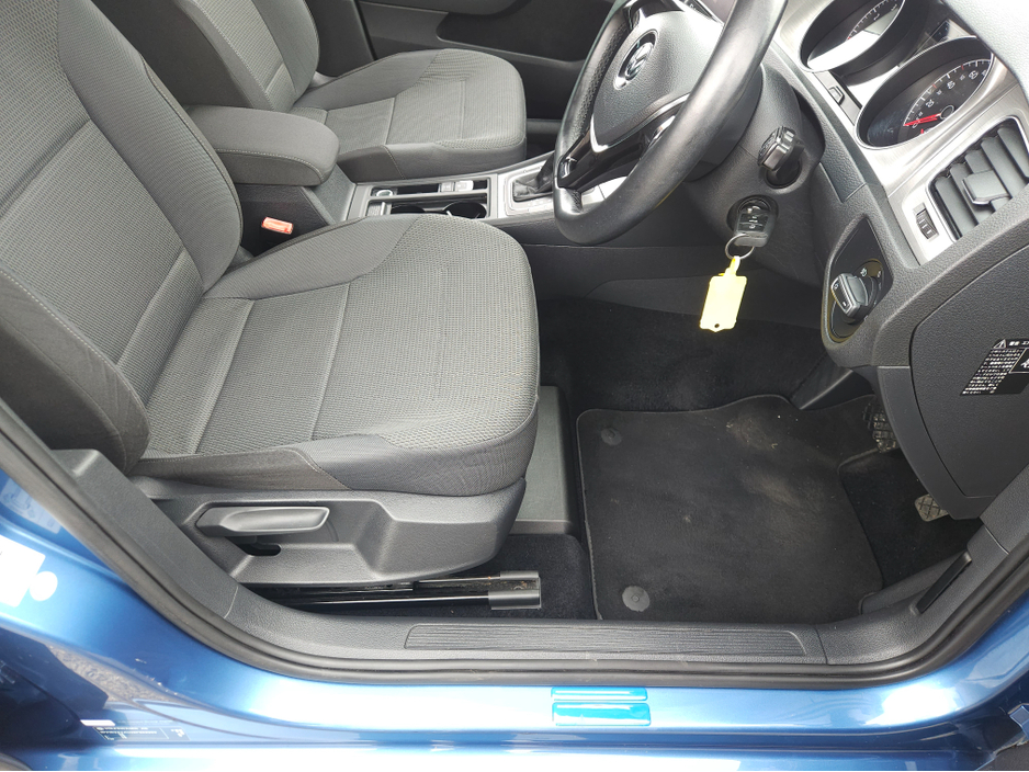 2014 Volkswagen Golf - image 6