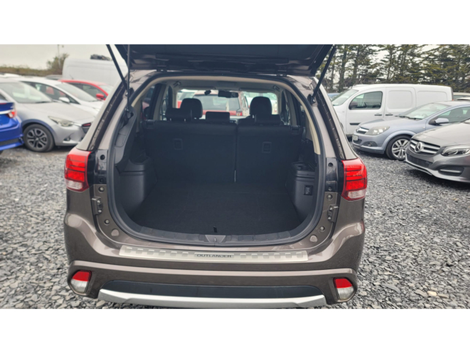 2017 Mitsubishi Outlander - image 13