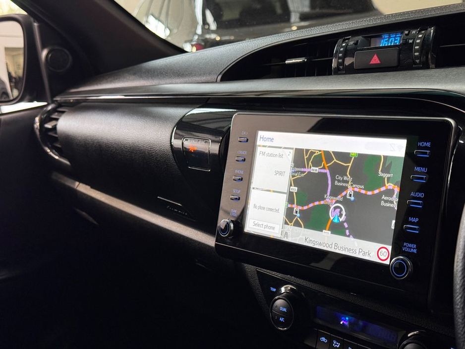 2023 Toyota Hilux - image 14