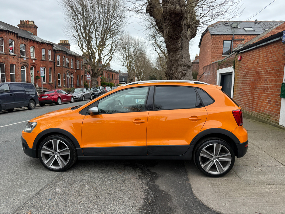 2011 Volkswagen Polo - image 9