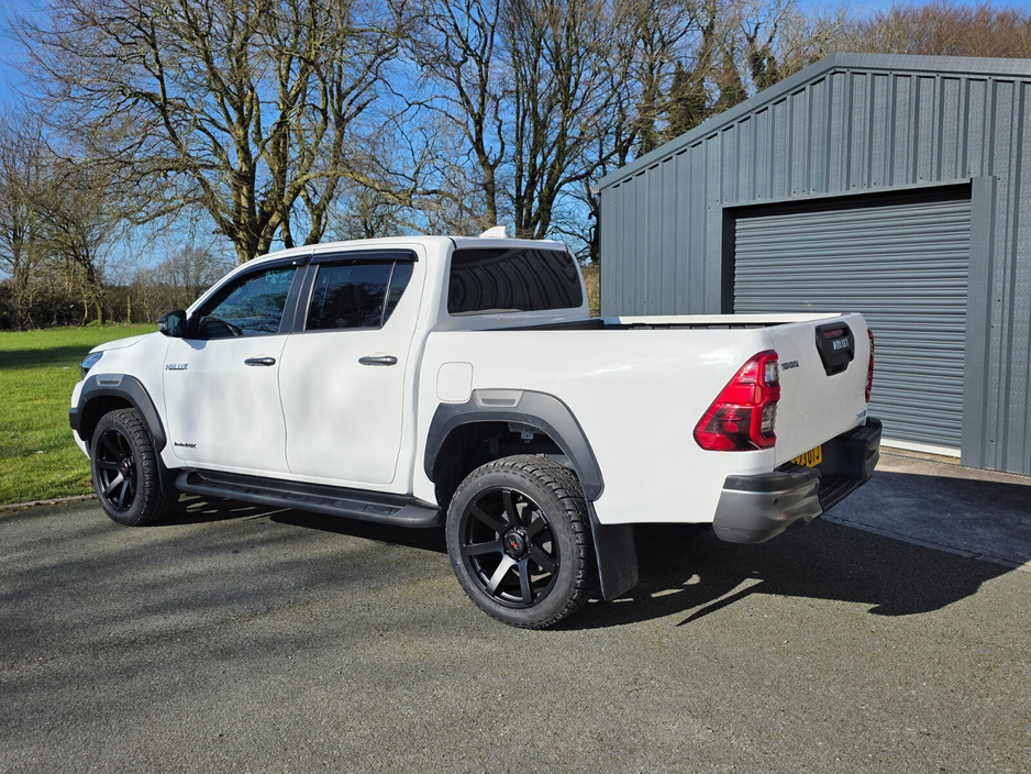 2023 Toyota Hilux - image 7