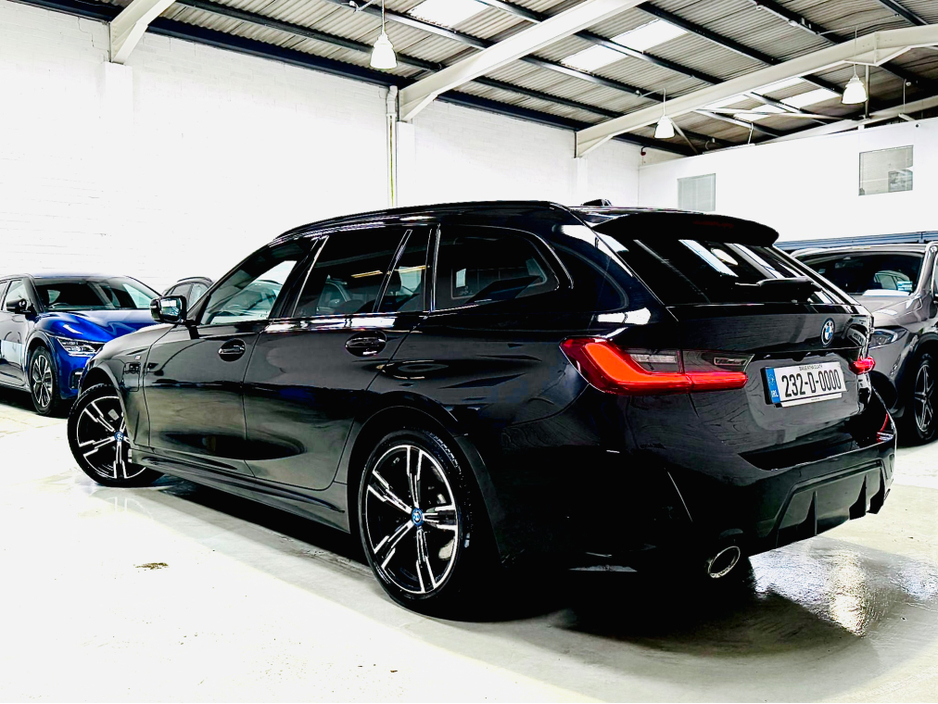 2023 BMW 3 Series - image 23