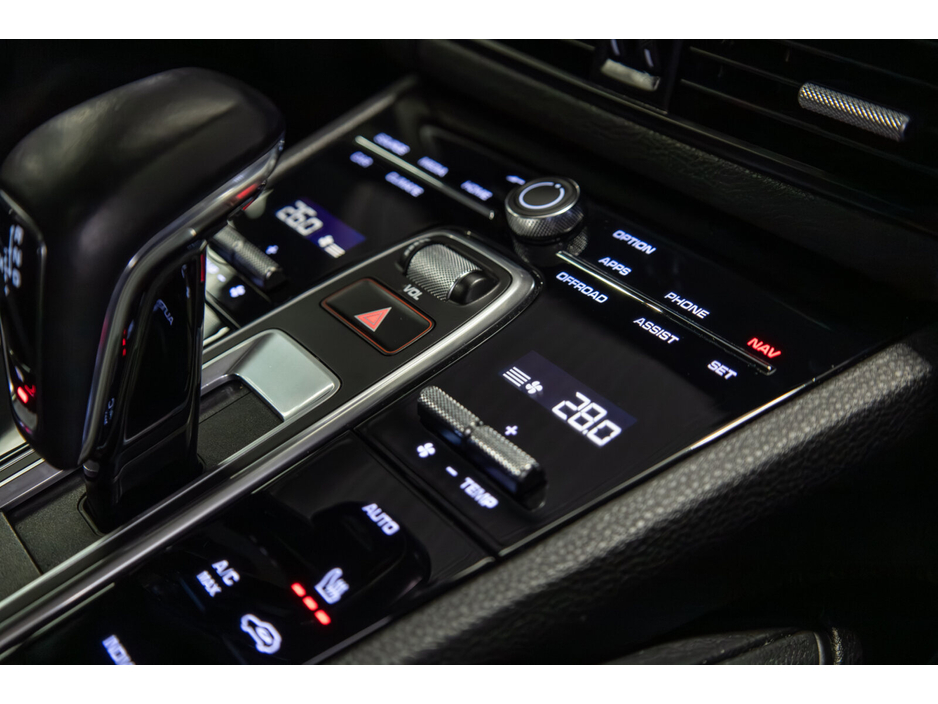 2022 Porsche Cayenne 3.0 V6 E-Hybrid 4WD Auto €59,999