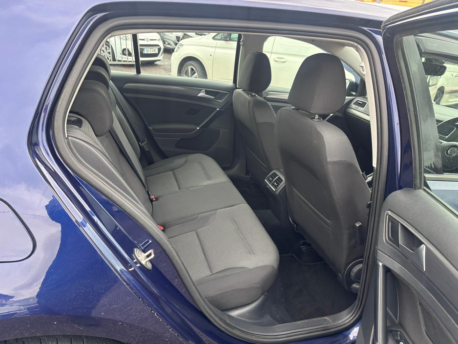 2017 Volkswagen Golf - image 4
