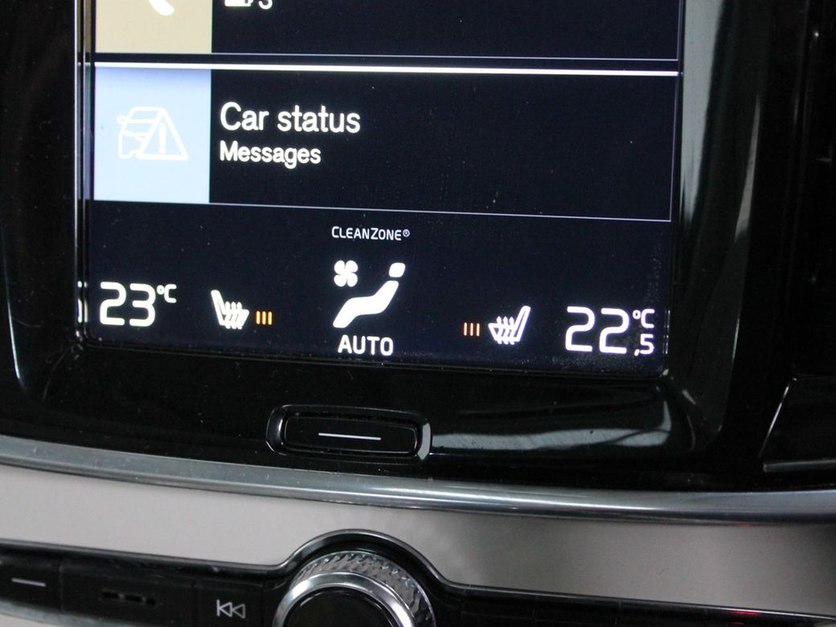 2020 Volvo V90 - image 20
