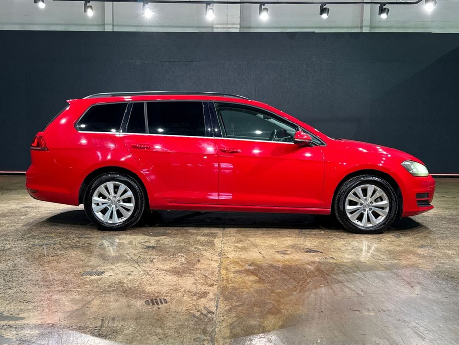 2016 Volkswagen Golf - image 2