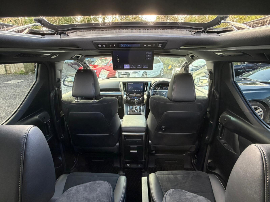 2023 Toyota Alphard - image 19