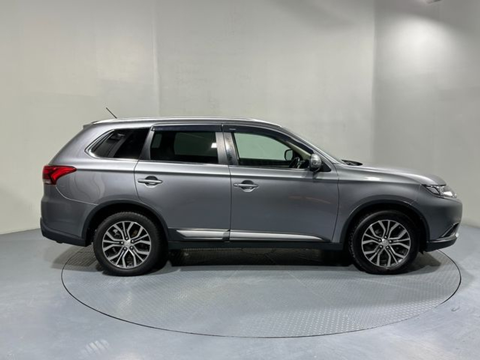 2016 Mitsubishi Outlander 2.2 Diesel Automatic 4x4 7 Seater €16,400
