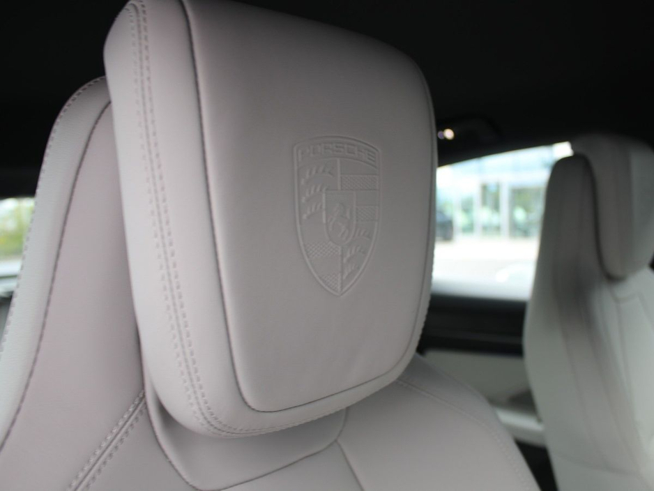 2025 Porsche Macan Electric €82,000