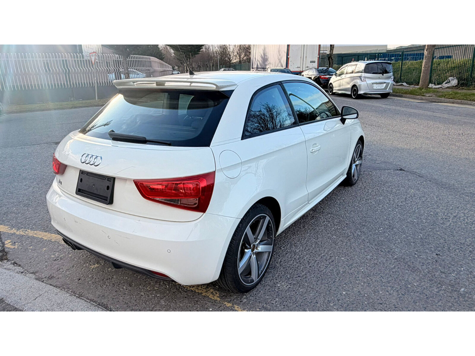 2011 Audi A1 - image 4