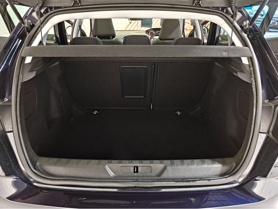 2018 Peugeot 308 - image 23