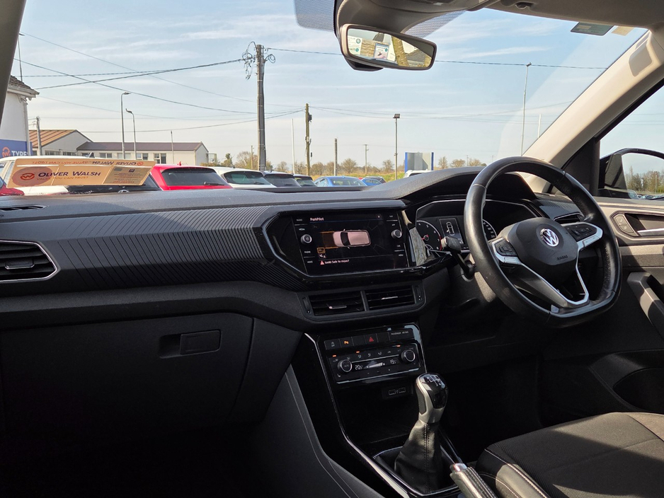 2019 Volkswagen T-Cross - image 12