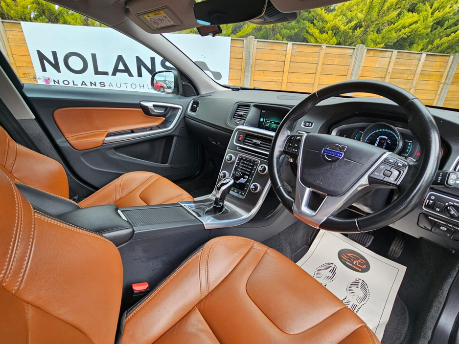 2016 Volvo V60 - image 19
