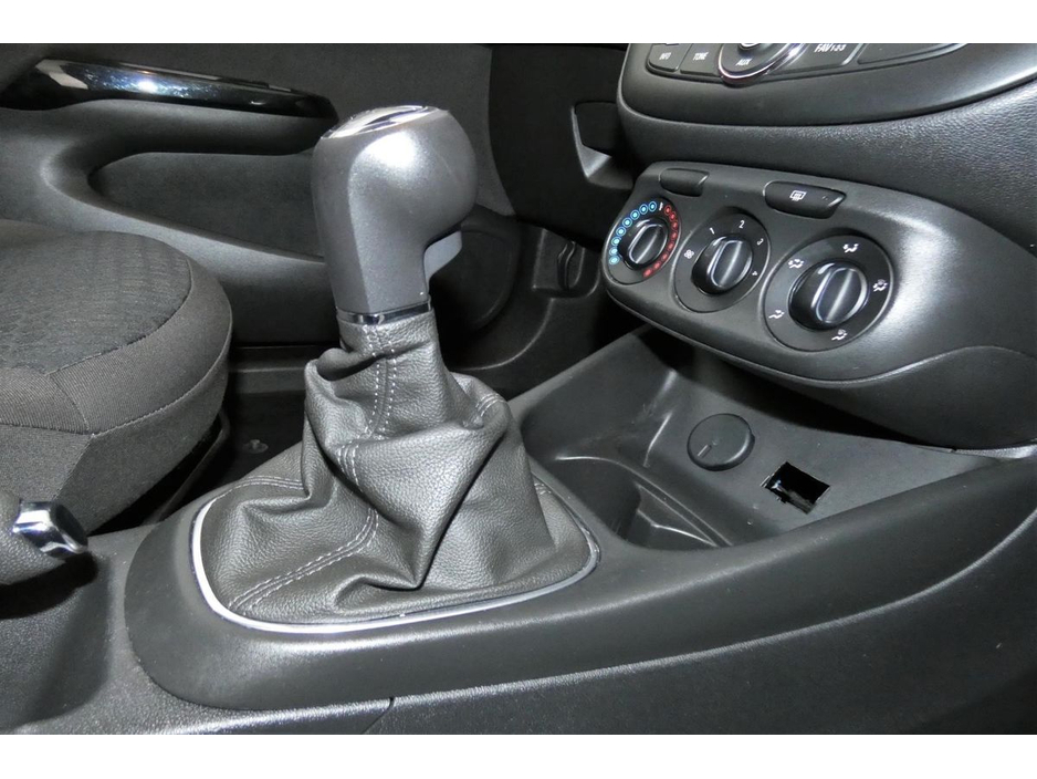 2019 Opel Corsa - image 21