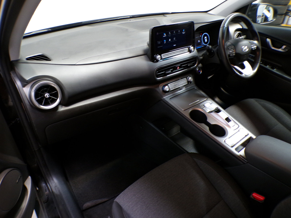 2022 Hyundai Kona 2022*ONLY 26,000 MILES*64KWH HYUNDAI KONA PREMIUM EV*484KM RANGE*FULL HYUNDAI SERVICE HISTORY*GRADED A BATTERY HEALTH WITH REPORTS*PREMIUM PACK*2 CHARGER*1 OWNER*FANTASTIC CONDITION SPEC Bluetooth,App €21,900