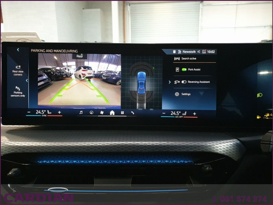 2025 BMW 3 Series - image 19