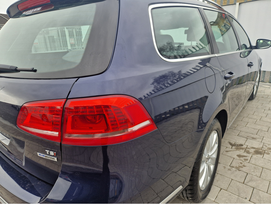 2012 Volkswagen Passat - image 13