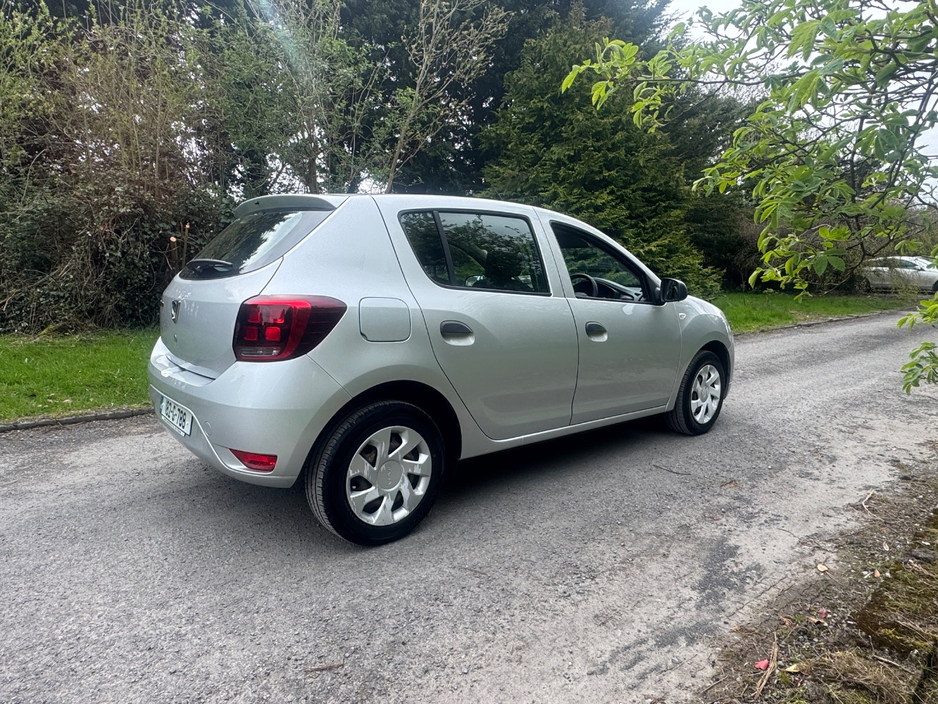 2018 Dacia Sandero - image 2