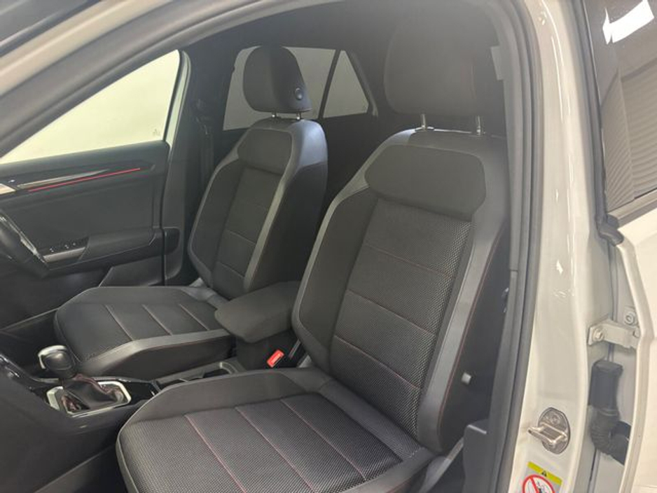 2022 Volkswagen T-Roc - image 13