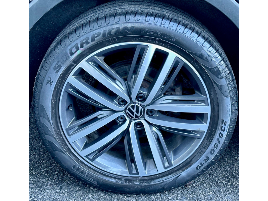 2022 Volkswagen Tiguan Allspace ++LEATHER / AUTO / 7-SEAT  PANORAMIC ROOF++ €33,950