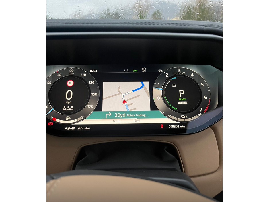 2025 Land Rover Range Rover SE CARAWAY PERFORATED WINDSOR LEATHER €115,800