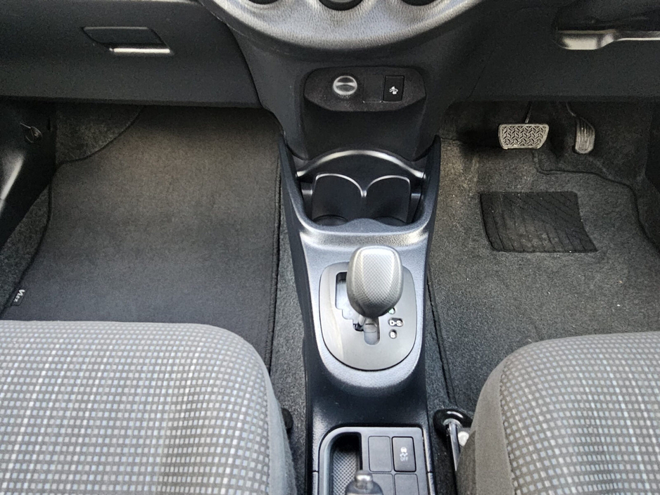 2018 Toyota Vitz - image 30