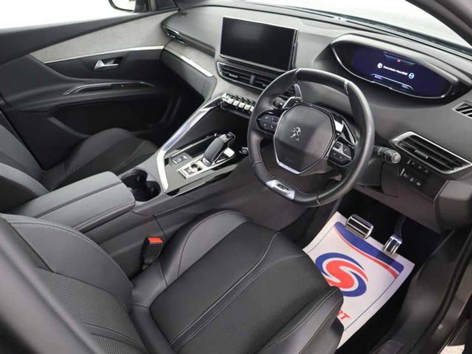 2022 Peugeot 3008 - image 12