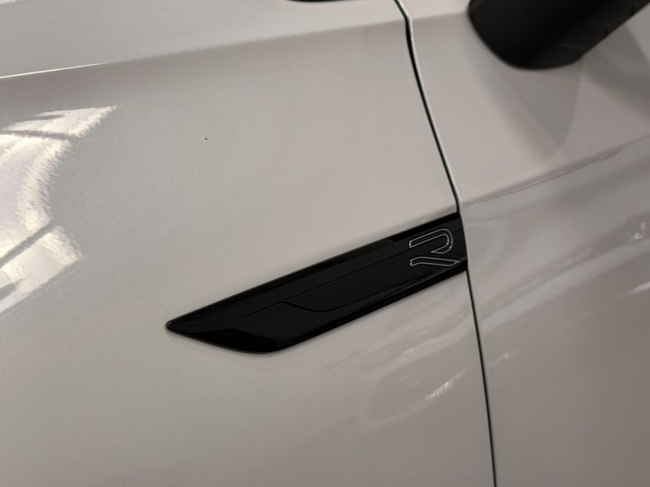 2021 Volkswagen Golf - image 12