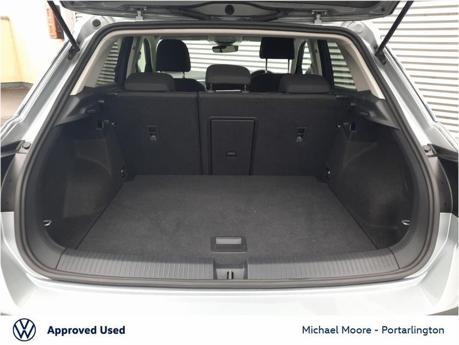 2025 Volkswagen T-Roc - image 10