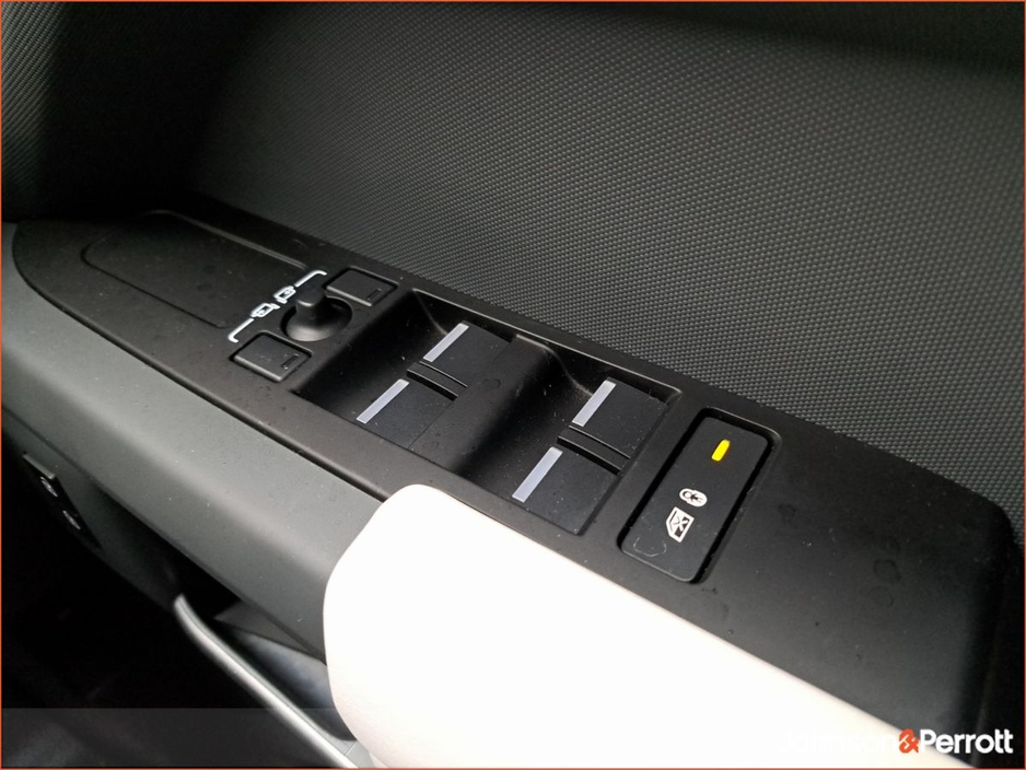 2025 Land Rover Defender - image 34