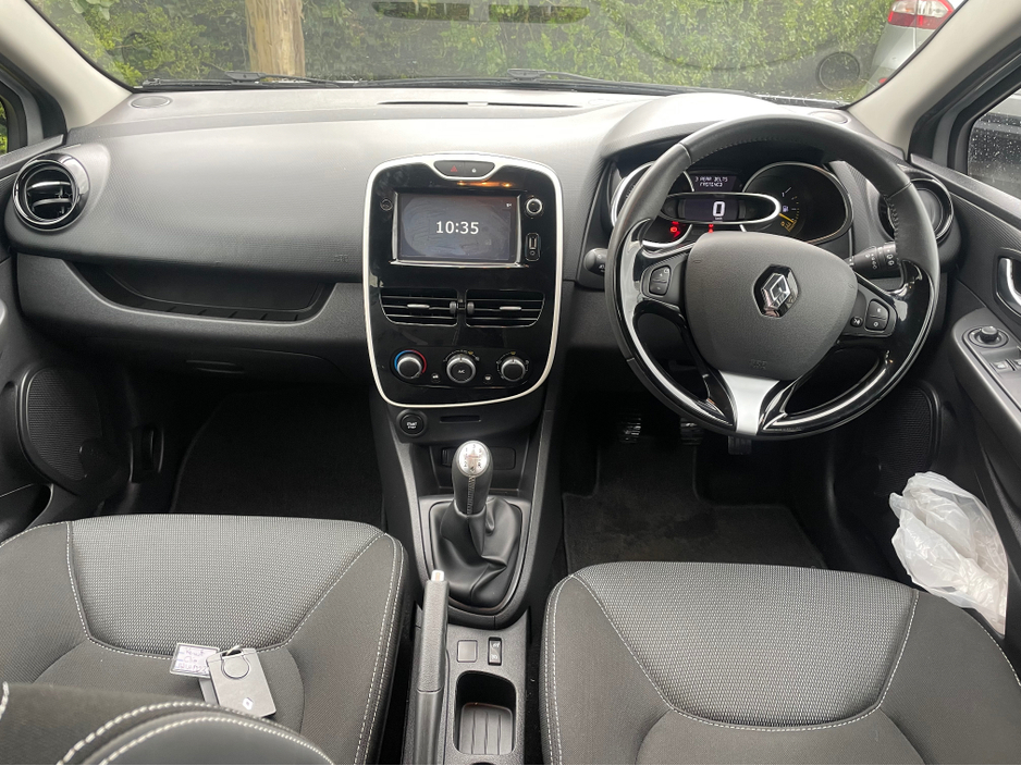 2016 Renault Clio - image 5