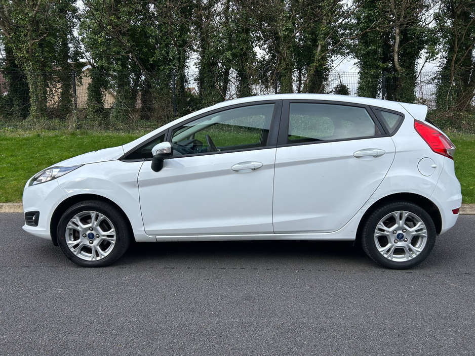 2016 Ford Fiesta - image 8