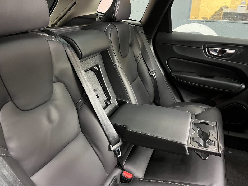 2022 Volvo XC60 - image 16