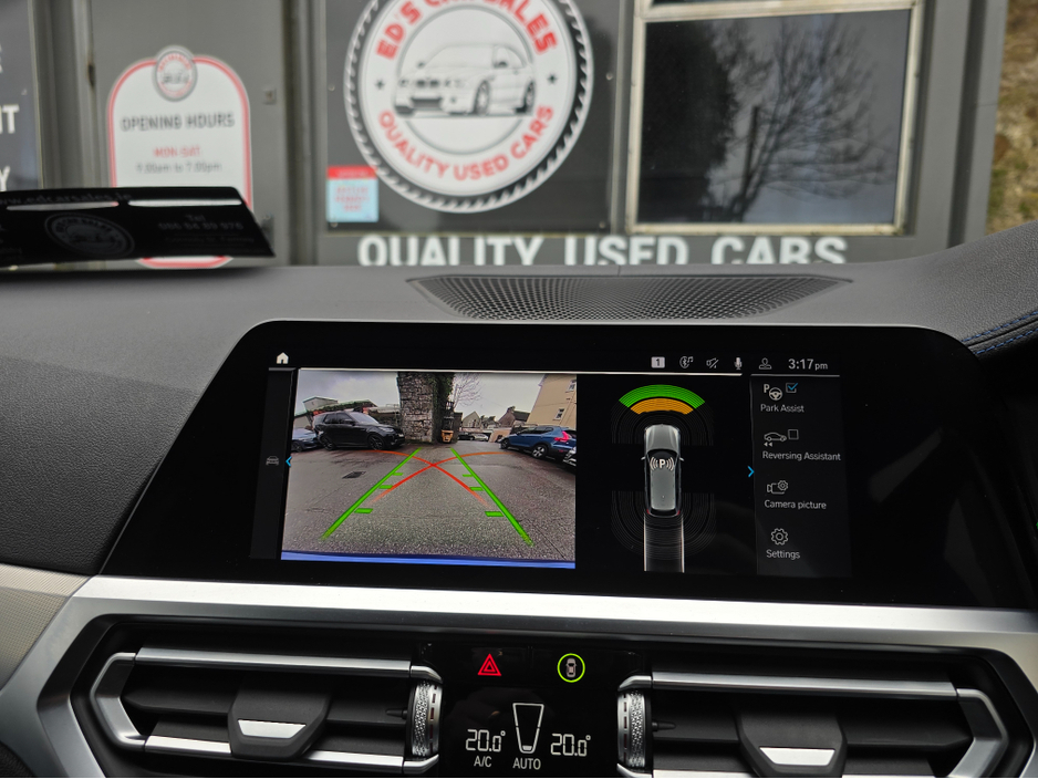 2021 BMW 3 Series - image 29