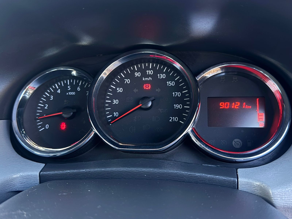 2015 Dacia Duster - image 30