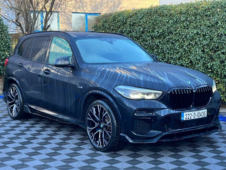 2022 BMW X5 M-SPORT COMPETITION XDRIVE45e 3.0 PLUG-IN HYBRID // APPLE CARPLAY // M COMPETITION BODYSTYLING PACKAGE // ADAPTIVE AIR SUSPENSION €52,900