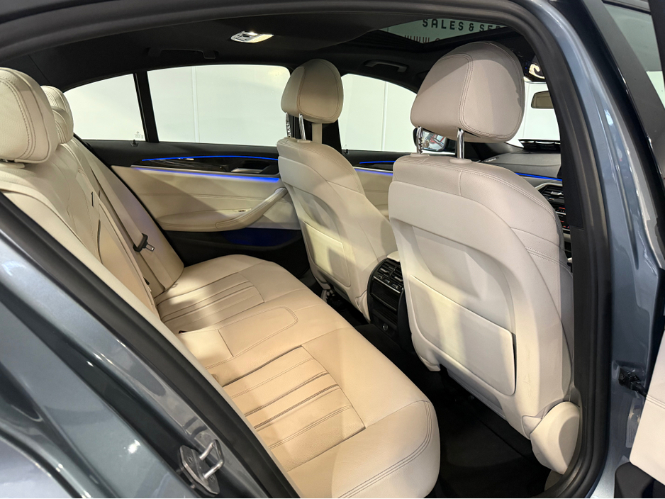 2018 BMW 5 Series - image 19